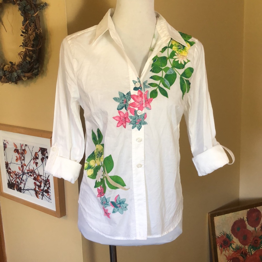 KATE HILL Size SP Watercolor Floral Graphic Button Front Blouse Sequin Beads NEW